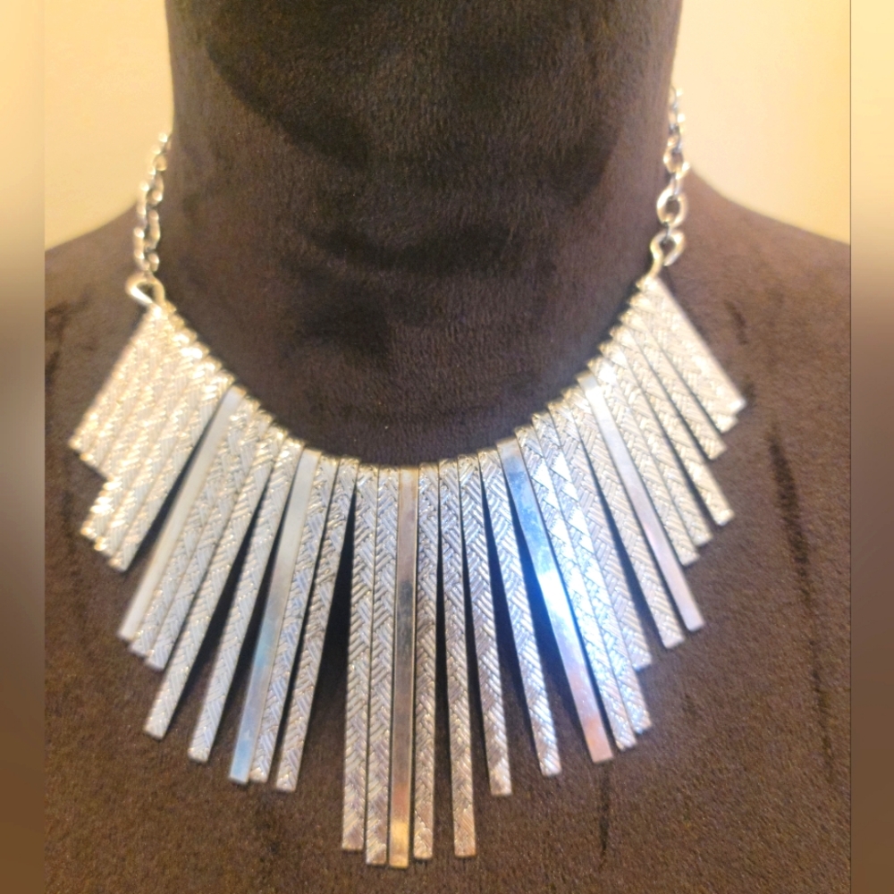 Lovely silver tone statement necklace
